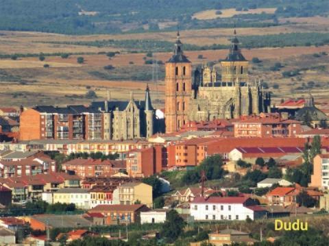 Apartamento Shenzhen En Astorga Camino De Santiago Cochera Bicis Exterior photo